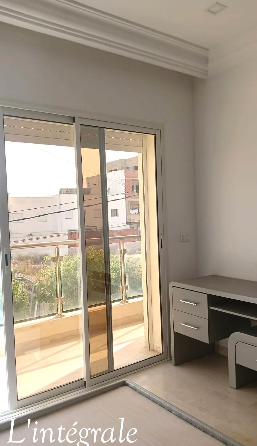 Raoued Cite El Ghazala 1 Vente Maisons Belle villa avec deux niveaux indpendants