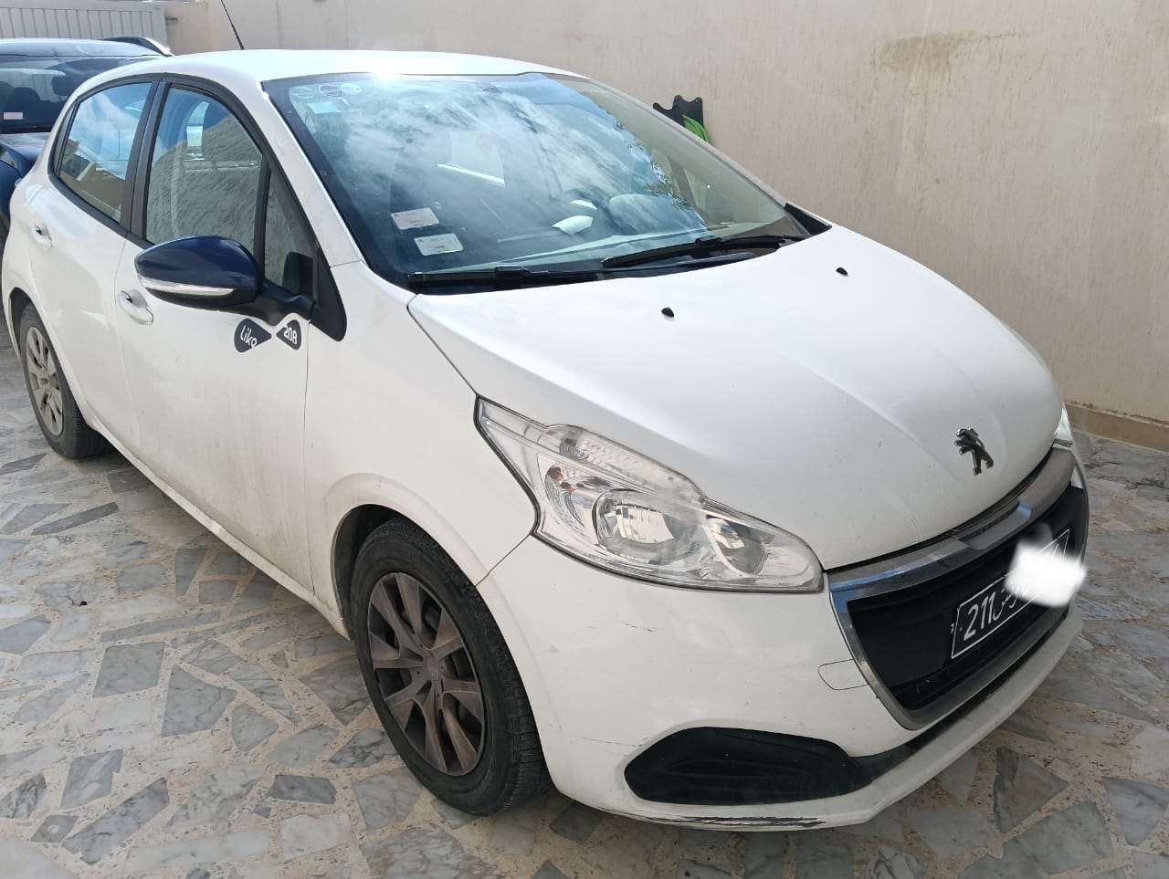 Mnihla Jardins d'el Menzah Peugeot 208 Peugeot 208 premire main