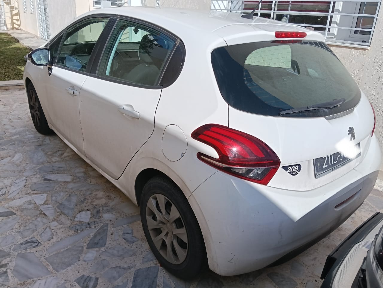 Mnihla Jardins d'el Menzah Peugeot 208 Peugeot 208 premire main