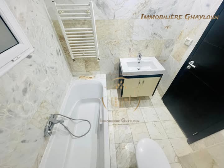 El Menzah El Menzah 9 Location Appart. 4 pices Luxueux penthouse s3 meubl menzah 9c