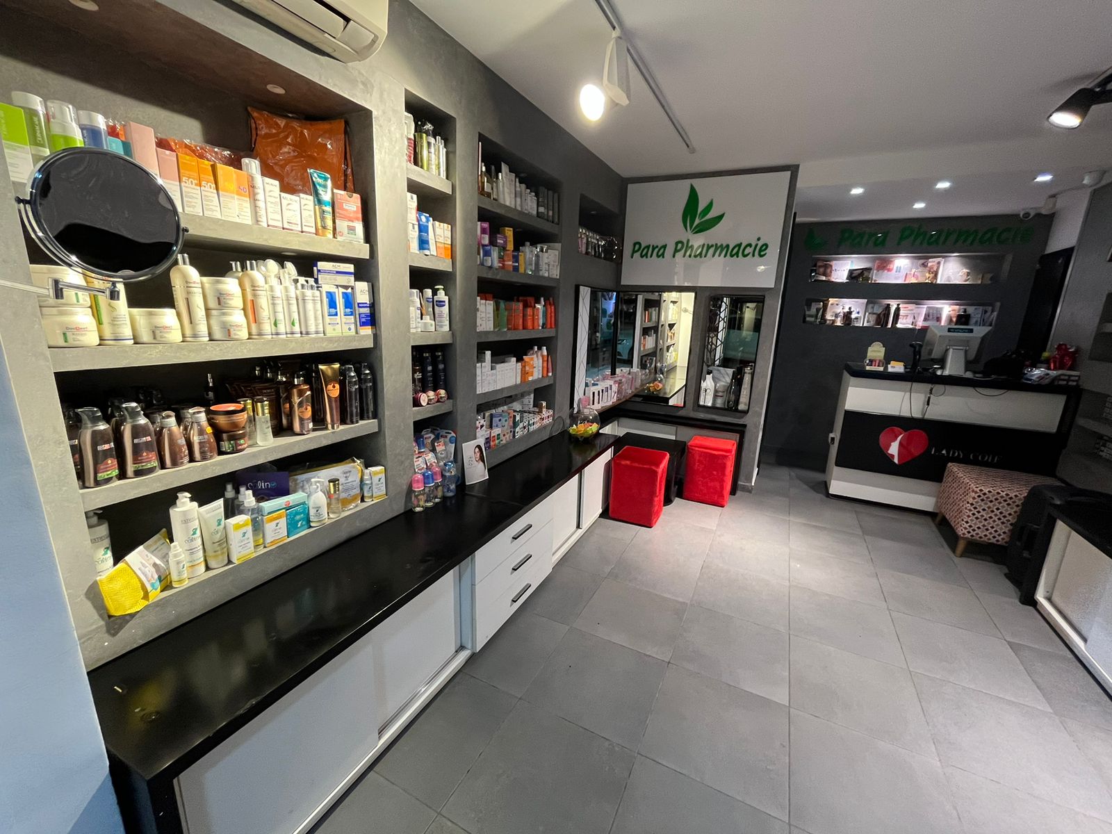 Sfax Ville Sfax Bureaux & Commerces Fond de Commerce Boutique cosmtique et parapharmacie  sfax