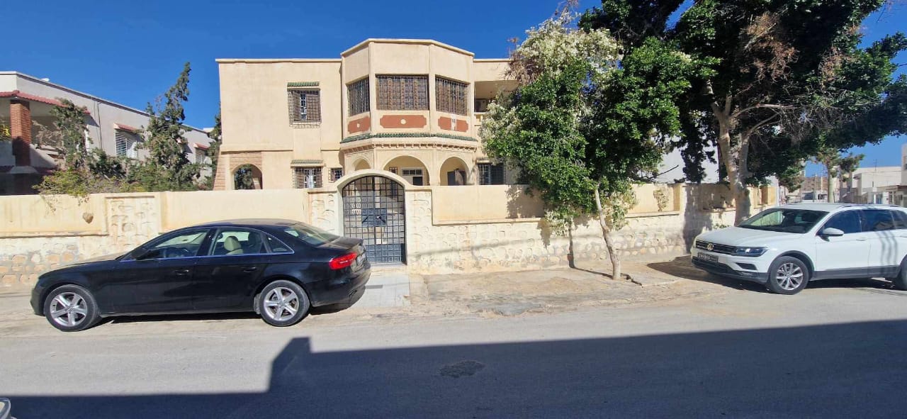 Gabes Sud Cite Afh Vente Maisons Magnifique villa  trois tages 700 m2