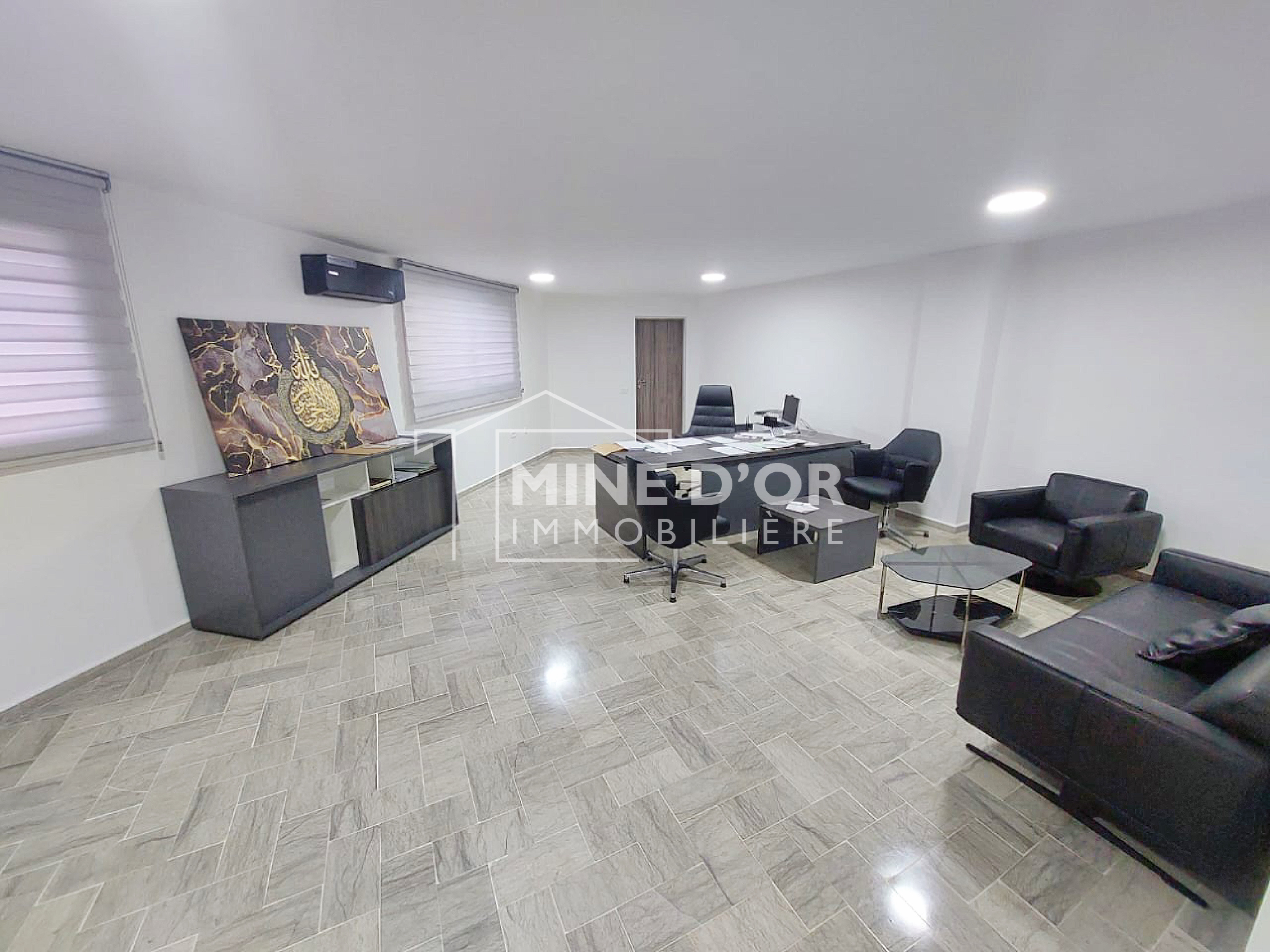 La Soukra Charguia 1 Bureaux & Commerces Surfaces Local au rez de chausse et sur artere principale