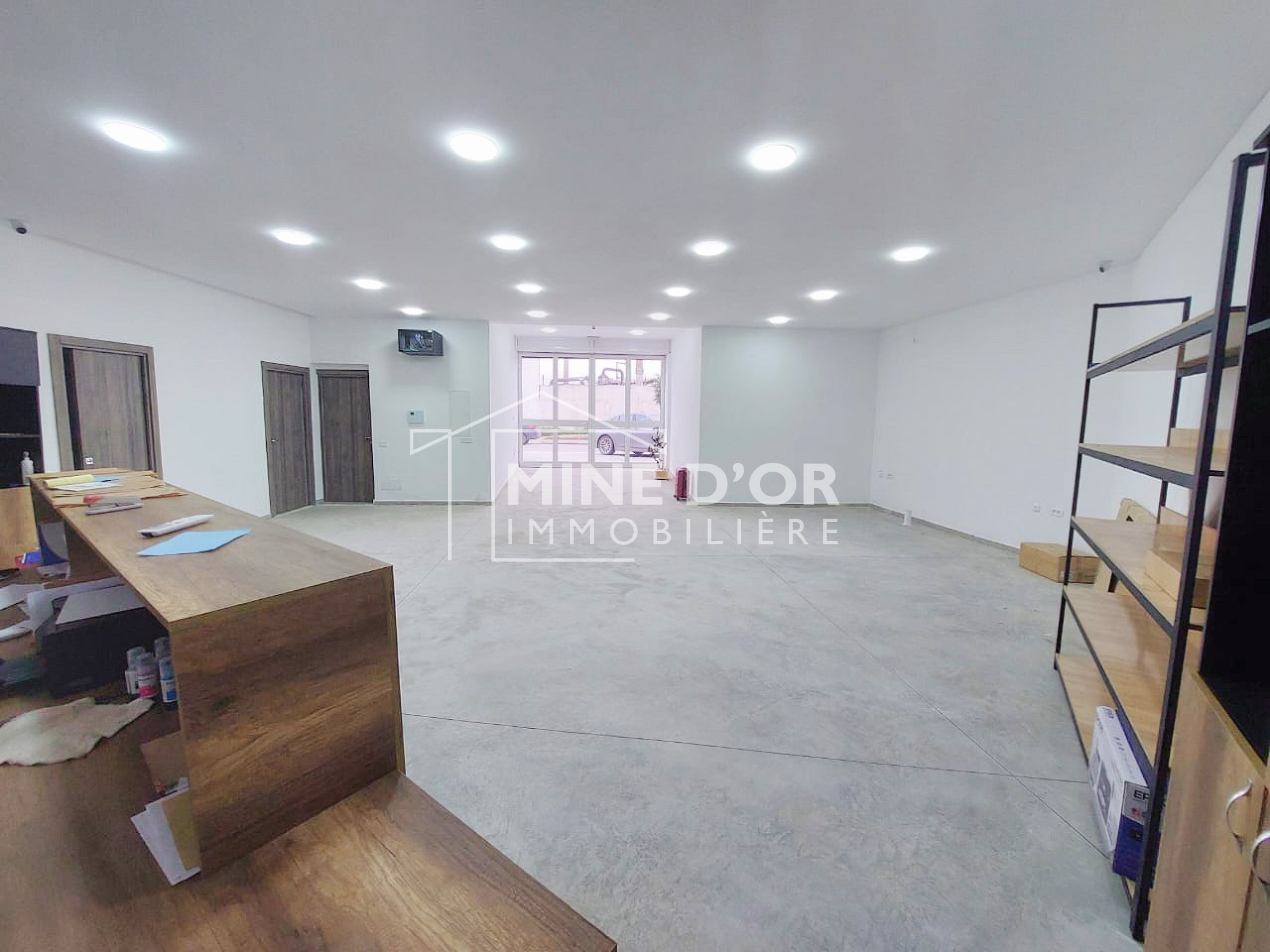 La Soukra Charguia 1 Bureaux & Commerces Surfaces Local au rez de chausse et sur artere principale