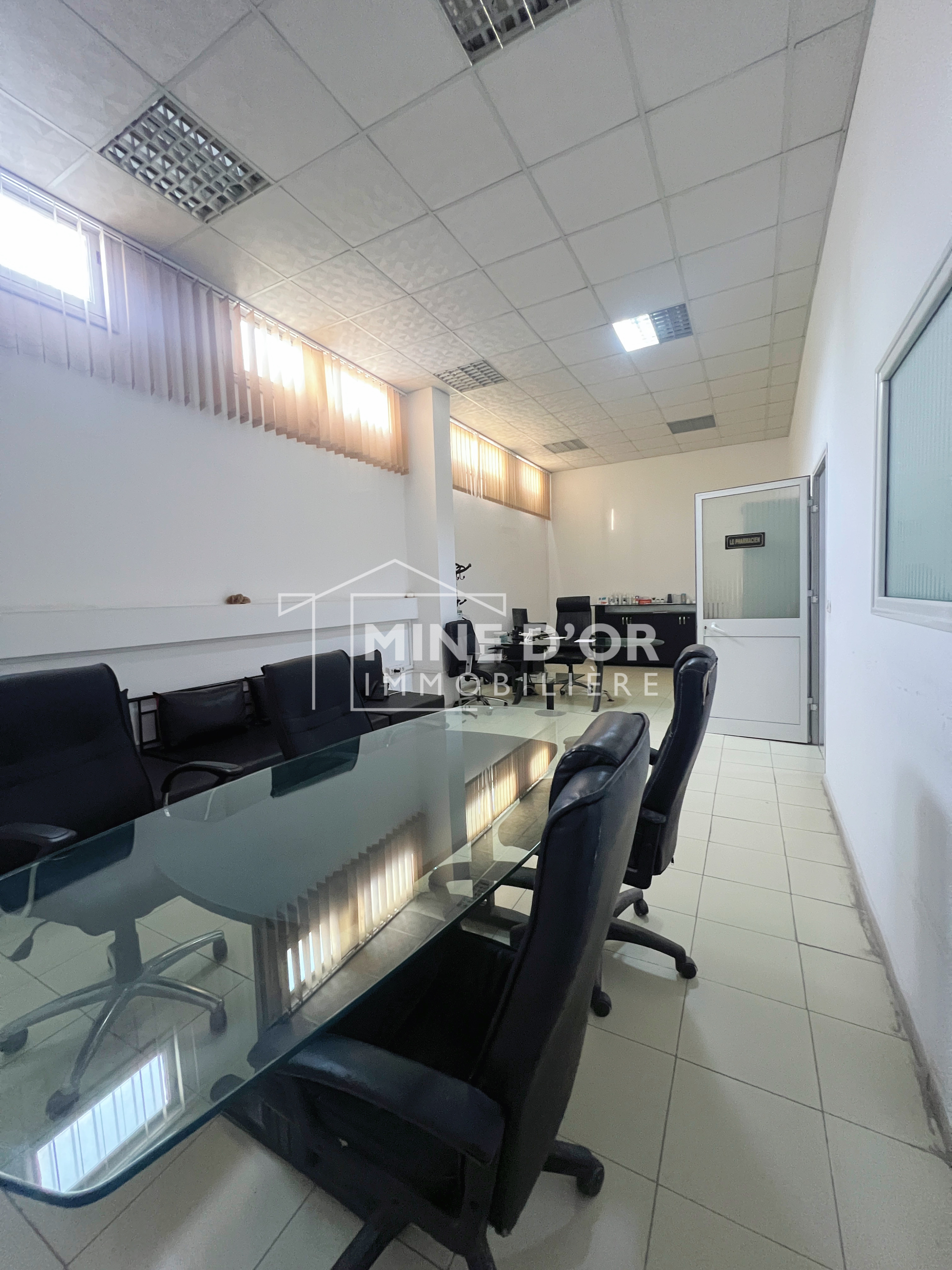 La Soukra Charguia 1 Bureaux & Commerces Surfaces Al dpt plus administration au rdc a charguia 1