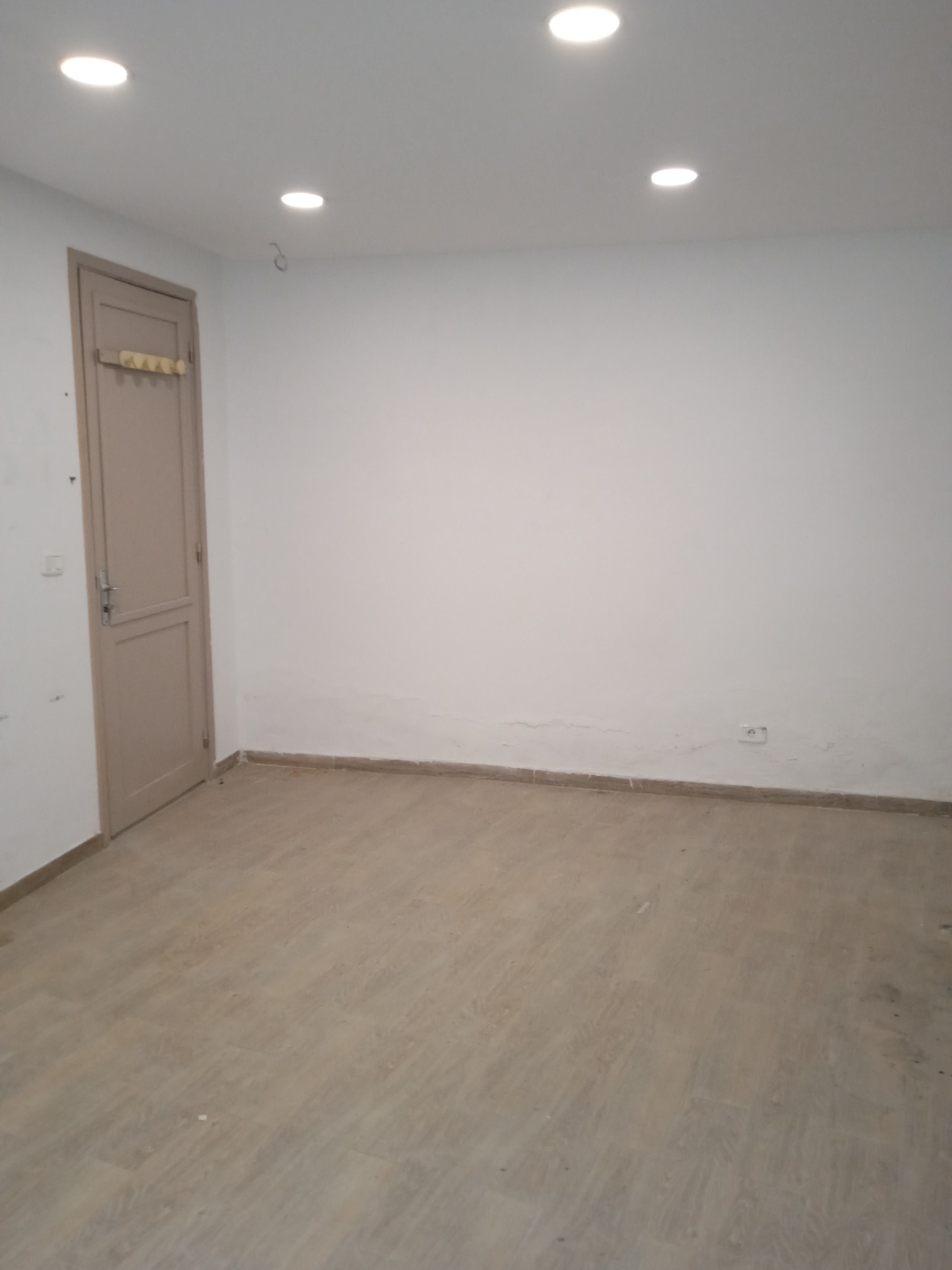 Ain Zaghouan Ain Zaghouan Location Surfaces Local commercial de 45 m2