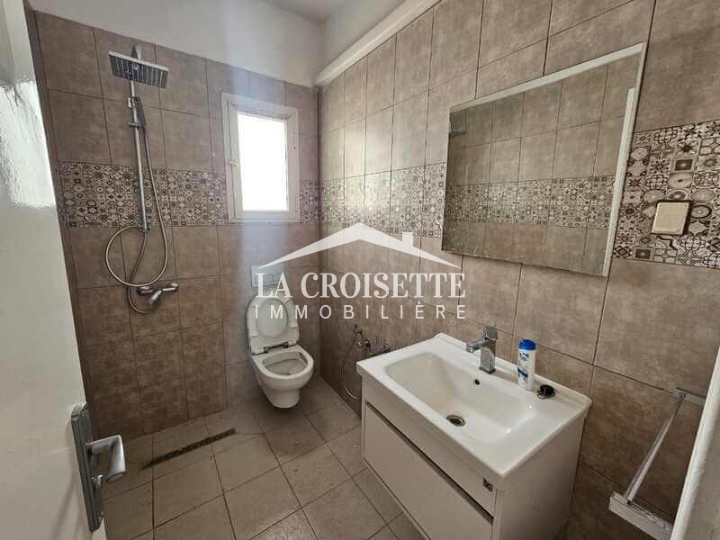 La Marsa Cite Du Stade Location Appart. 5 pices+ Duplex s5 avec piscine et jardin  la marsa