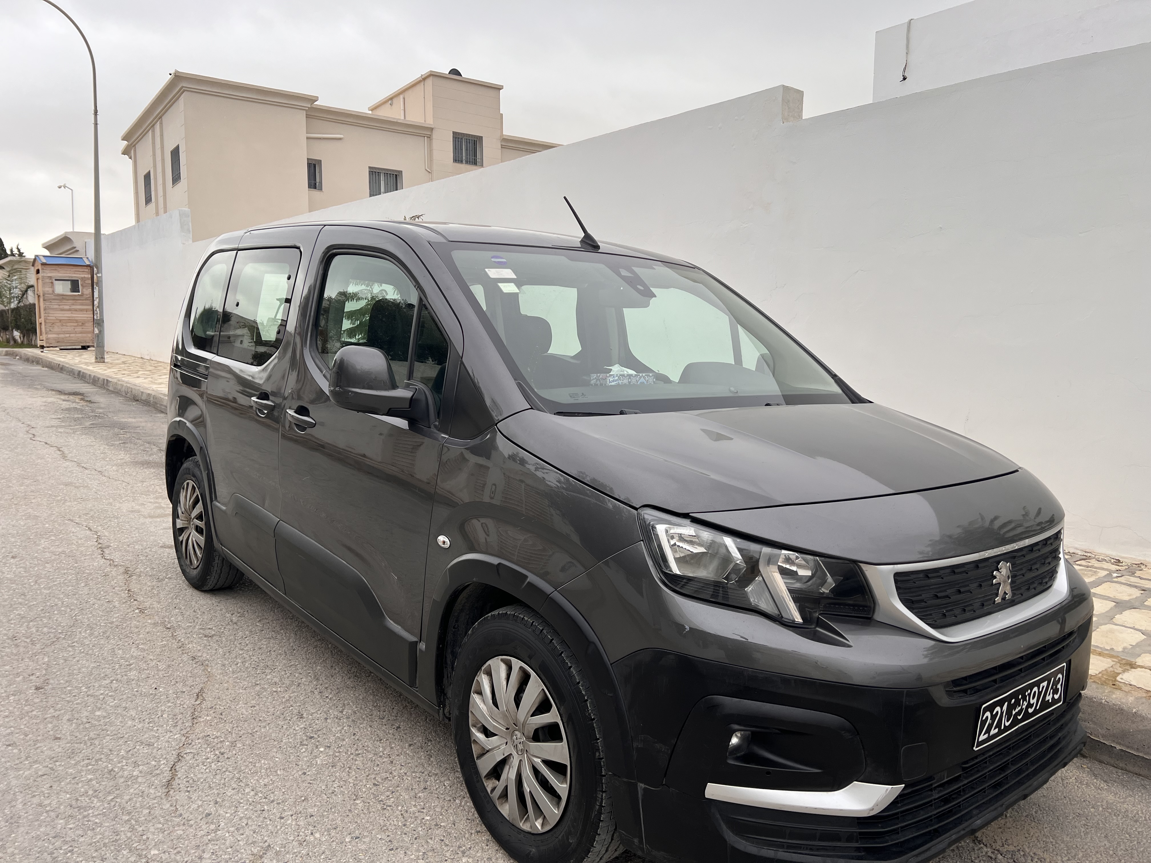 El Menzah El Manar 1 Peugeot Partner Rifter trs propre