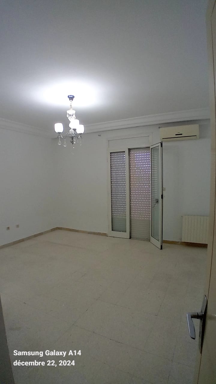 La Soukra Cite Hedi Nouira Location Appart. 4 pices Appartement s3