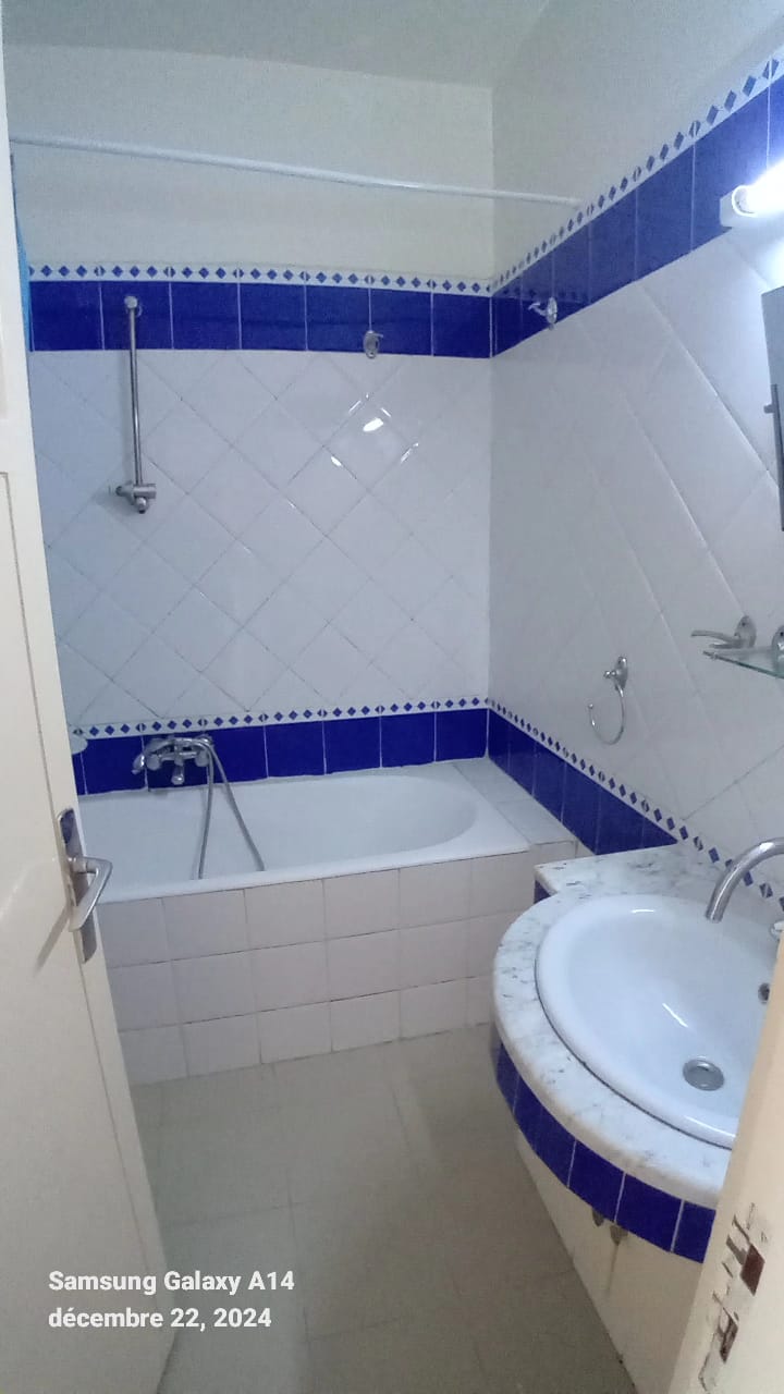 La Soukra Cite Hedi Nouira Location Appart. 4 pices Appartement s3