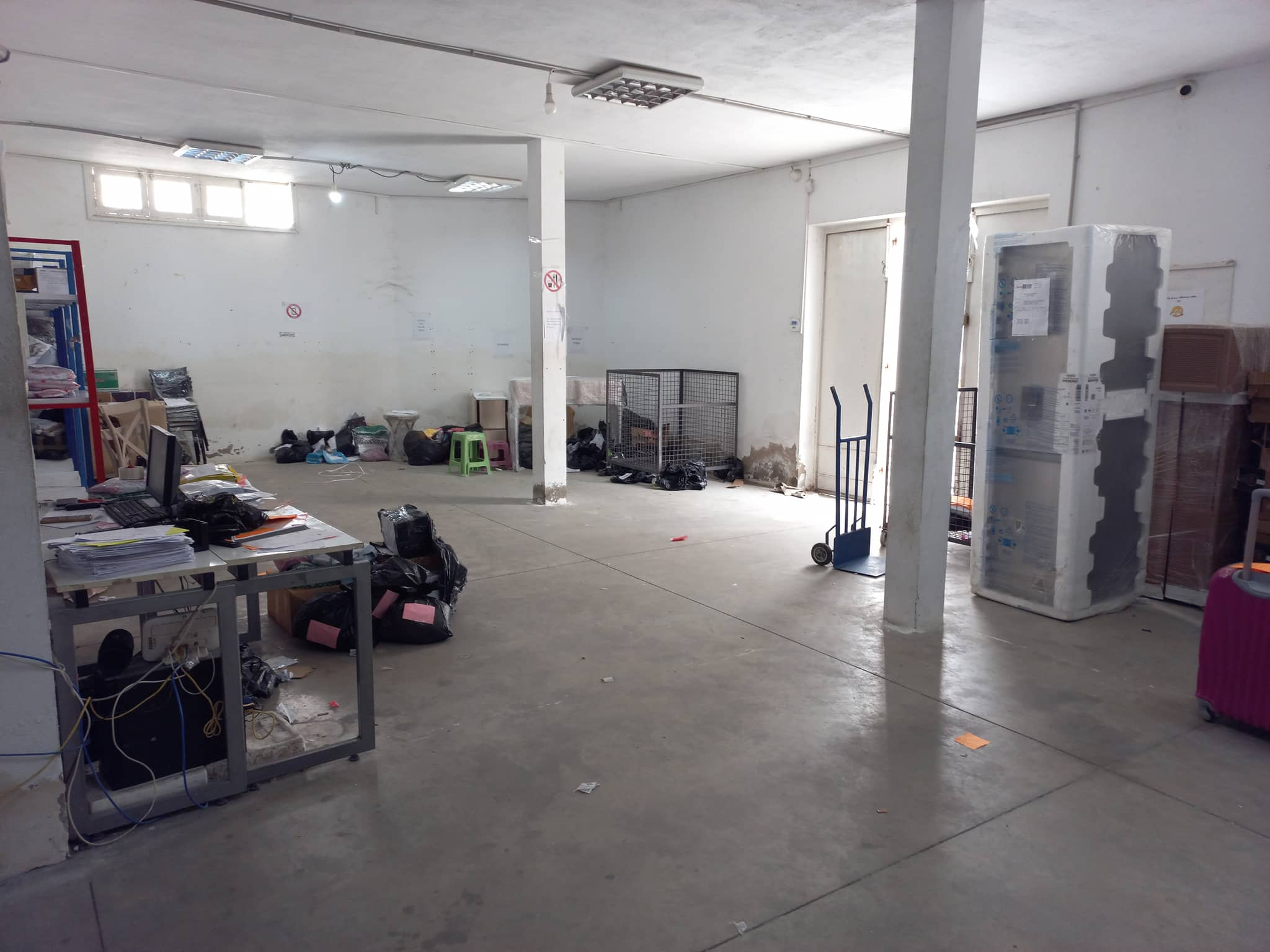 La Soukra La Soukra Bureaux & Commerces Atelier,Garage Dpt de 180m cit les orangers