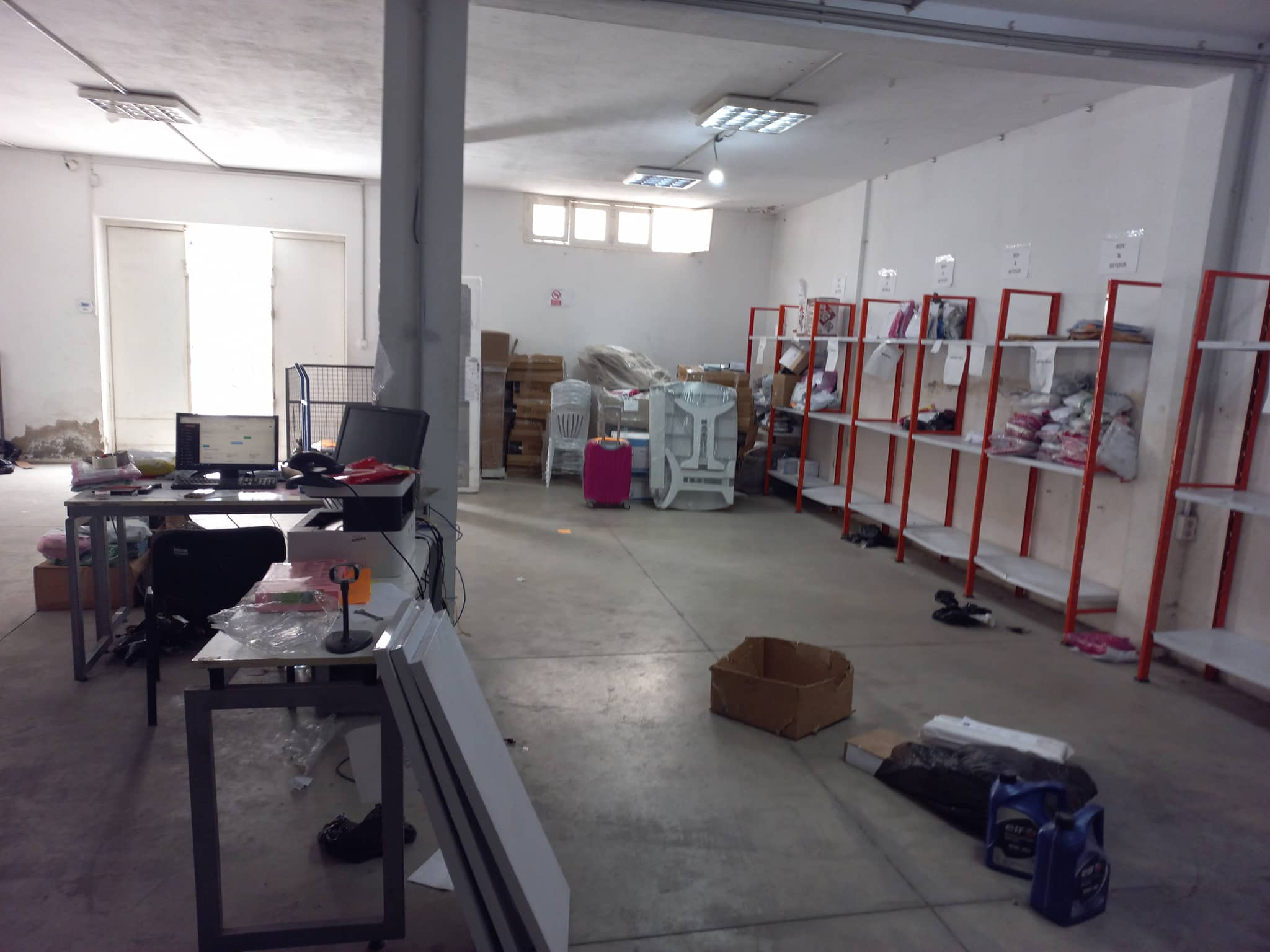 La Soukra La Soukra Bureaux & Commerces Atelier,Garage Dpt de 180m cit les orangers