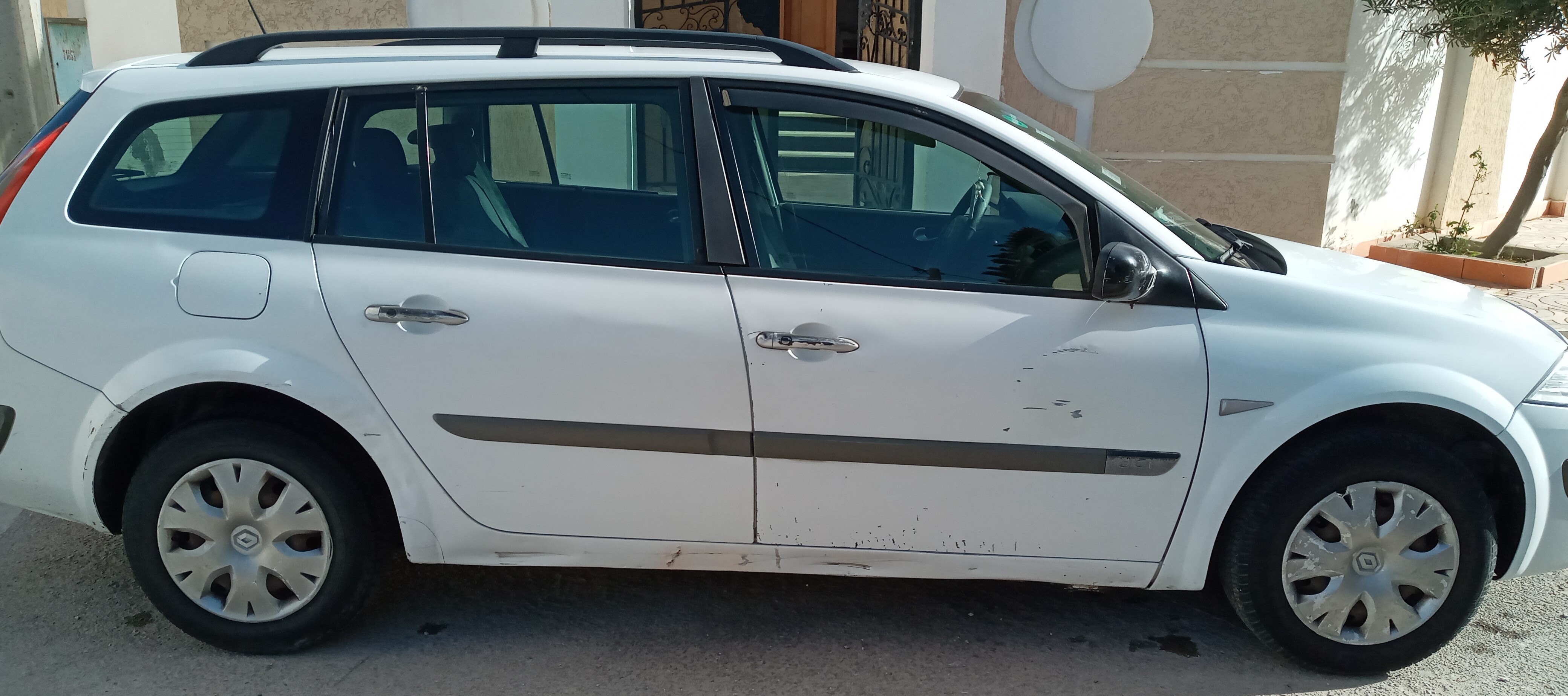 Monastir Cite Erriadh Renault Megane Meganne en bonne etat