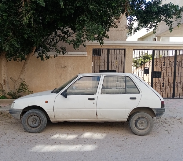 El Mourouj Residence El Ouard Peugeot 205 Peugeot 205