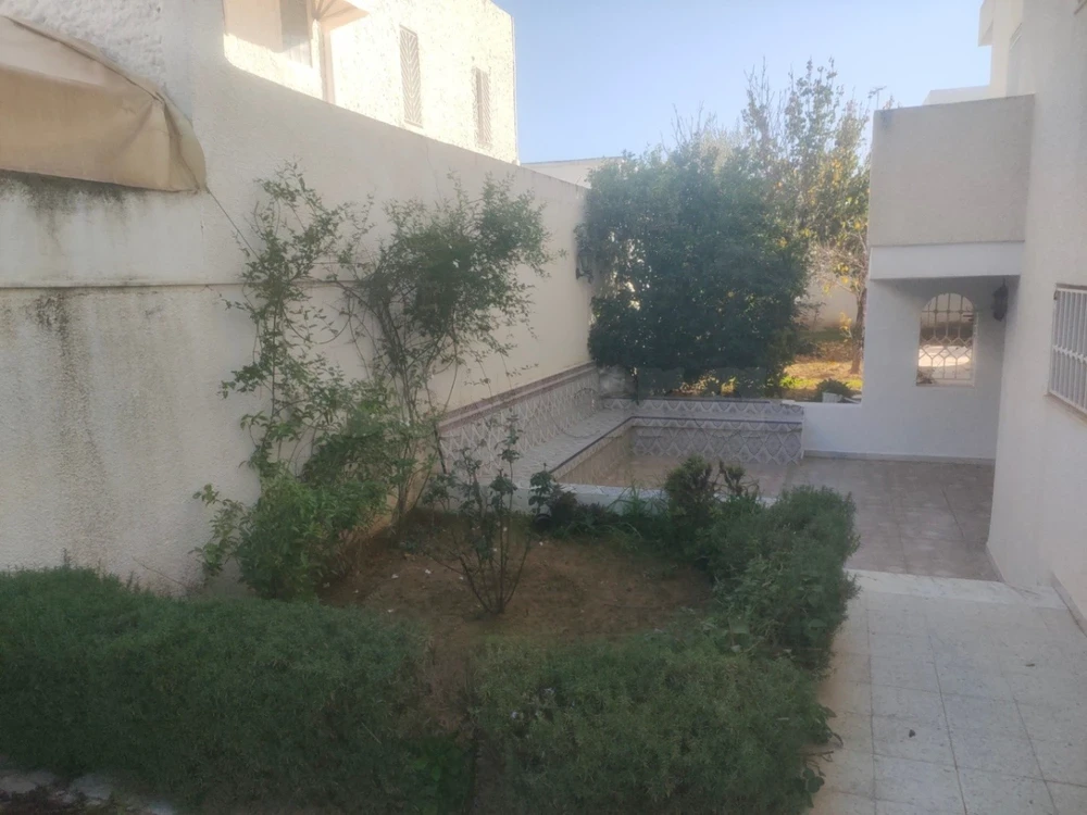 El Menzah El Manar 2 Location Appart. 3 pices Rez de jardin s2 avec terrasse  manar 2