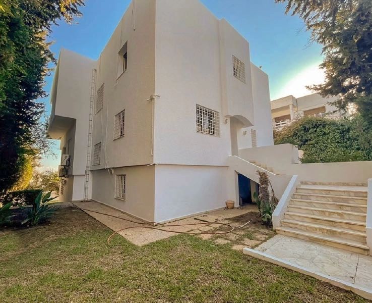 El Menzah El Manar 1 Location Maisons Villa s8 avec jardin  manar 1