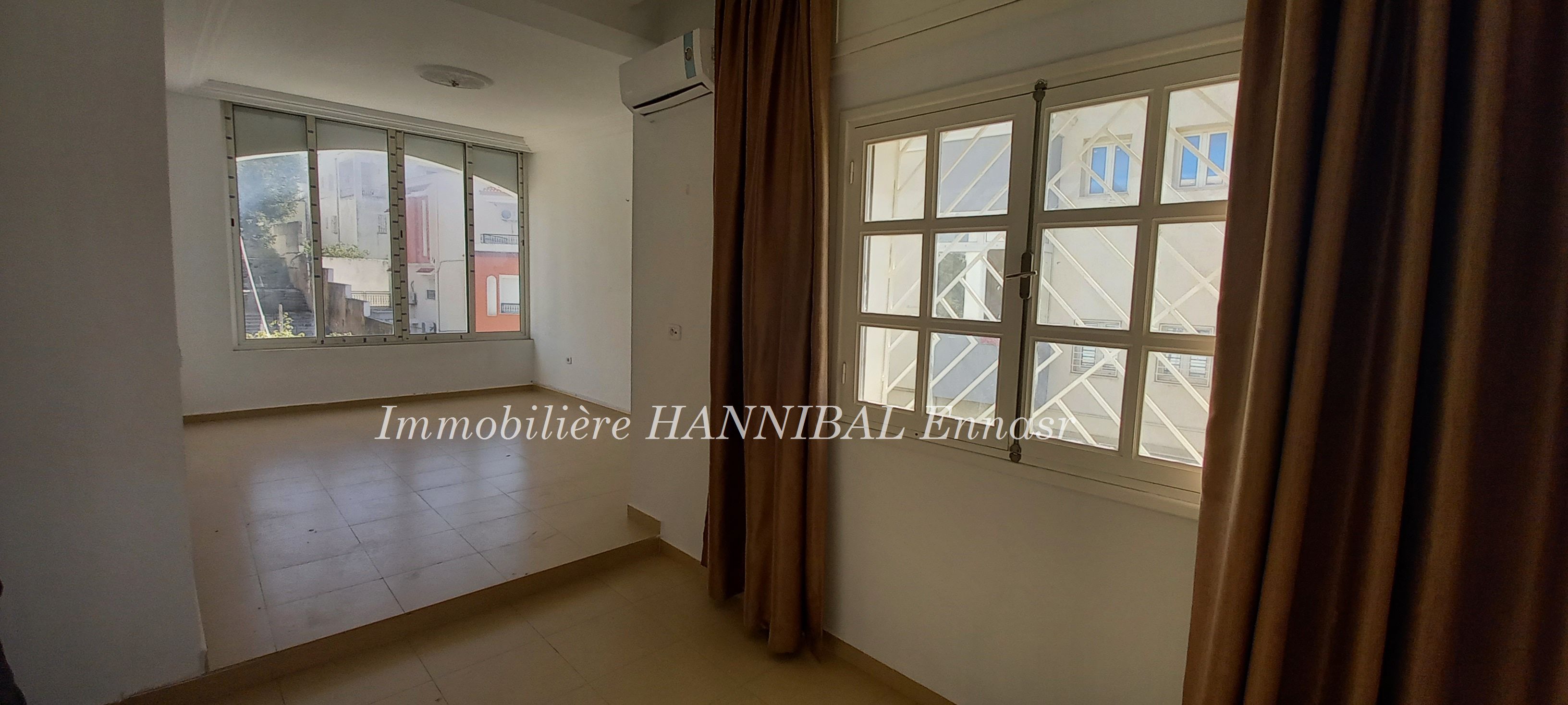 Ariana Ville Cite Ennasr 2 Location Maisons Grande villa  ennasr