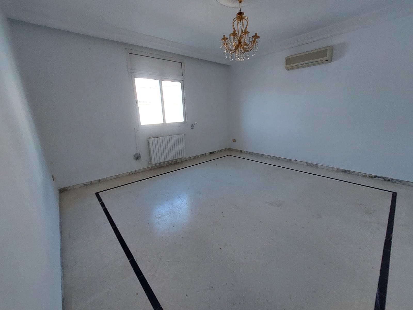 La Marsa Cite Des Juges 2 Location Appart. 5 pices+ Etage de villa s4  la marsa